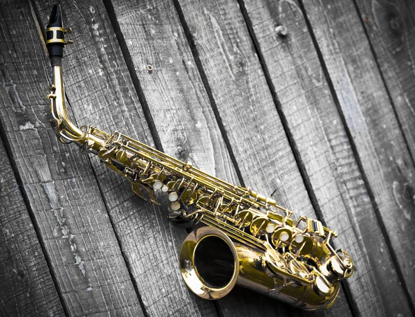 Saxofón Sobre Fondo Madera — Foto de Stock