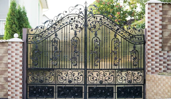 Large Double Metal Gate — Stock Photo, Image