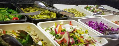 Büyük, sahte kapılar.