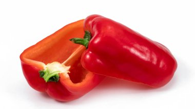 kırmızı biber beyaz arkaplanda izole edildi