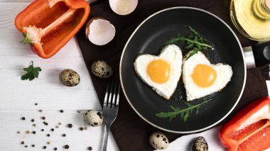 Sahanda yumurta kalp şeklinde