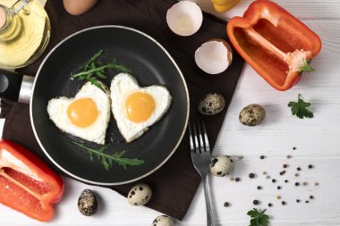 Sahanda yumurta kalp şeklinde