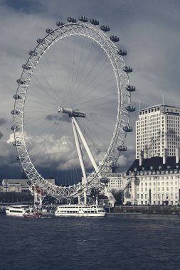 Londra Westminster Köprüsü'nden bakışı.