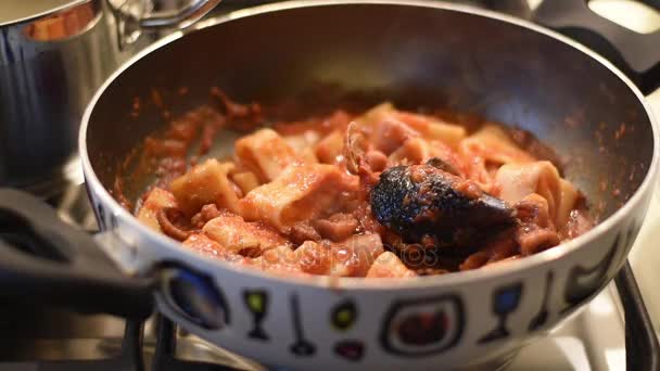 Итальянская морская еда и приготовление макарон — стоковое видео