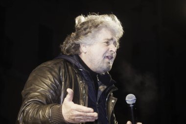 Beppe Grillo, bir seçim mitingi sırasında.