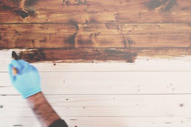 Mavi eldiven Motion Blur Sty ahşap mobilya boyama el