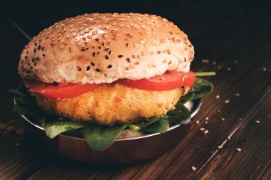 Havuç ve Quinoa vejetaryen Burger.