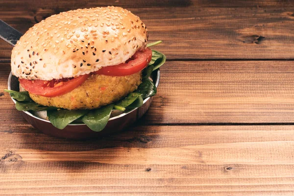 Wortel en Quinoa vegetarische hamburger. — Stockfoto