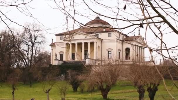Vicenza, Itália - 13 de março de 2017 - Villa Capra La Rotonda em Vicenza, Itália. Tiro em câmara lenta . — Vídeo de Stock