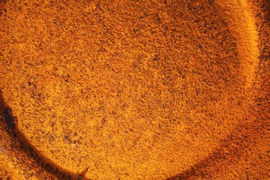 Turuncu arka plan, paslı demir doku