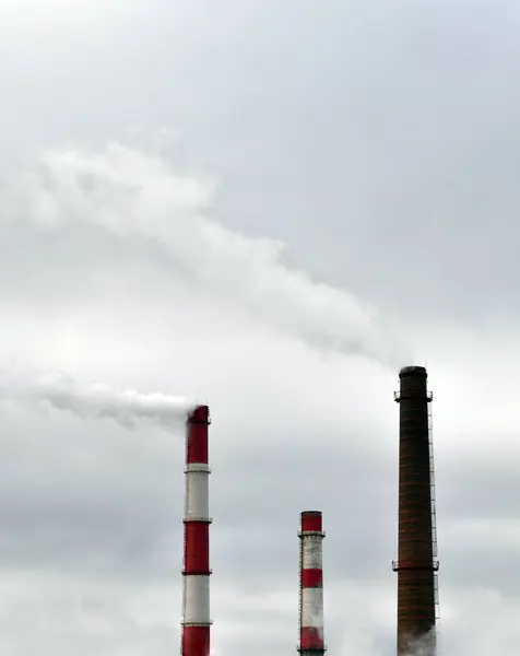 Industriële rook van schoorsteen — Stockfoto