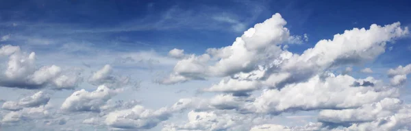 Céu e nuvens — Fotografia de Stock