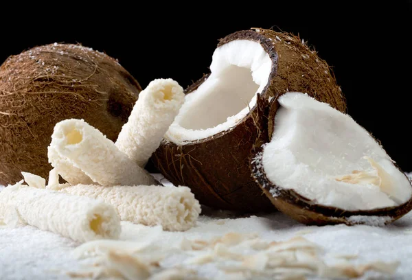 Kokosové ořechy a kokosové sladkosti. — Stock fotografie