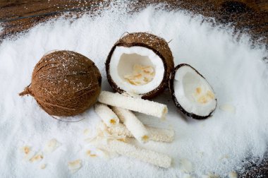 Hindistan cevizi ve Hindistan cevizi tatlılar. 