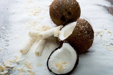 Hindistan cevizi ve Hindistan cevizi tatlılar.