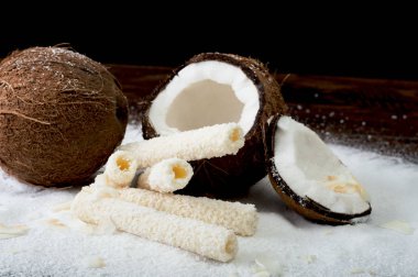 Hindistan cevizi ve Hindistan cevizi tatlılar.