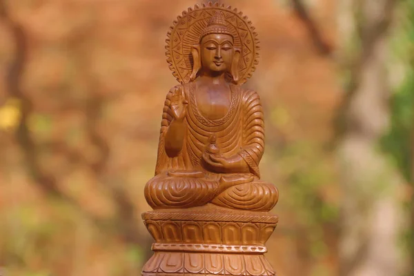 Houten Beeld Van Boeddha Bos Boeddisme Hindoe Symbool Namaste — Stockfoto