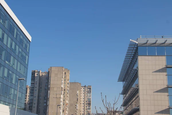 Современная Архитектура Мегаполиса Внешний Вид Стеклянными Стенами Отражающими Окружающие Здания — стоковое фото
