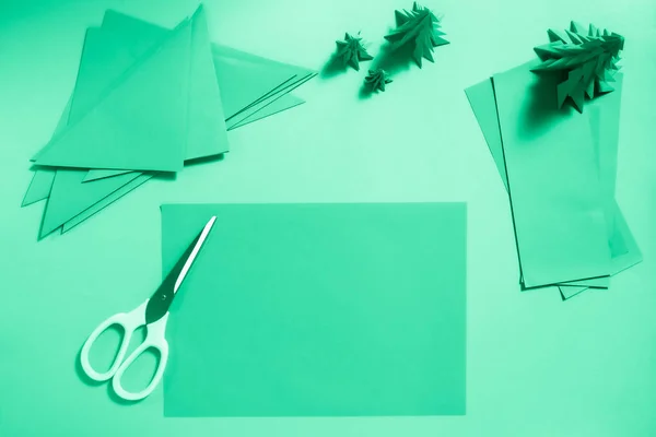 Hacer origami Árboles de Navidad —  Fotos de Stock