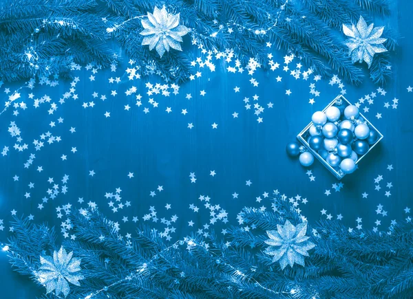 Natal dan tahun baru latar belakang kayu toned warna biru — Stok Foto