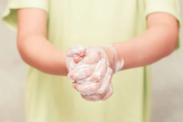 Widok Przodu Ręce Dziecka Mydła Osobista Koncepcja Pielęgnacji Skóry — Zdjęcie stockowe