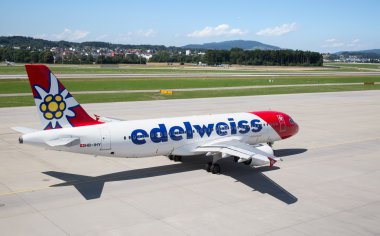 Zürih Havaalanı'nda Terminal A, uçaklar