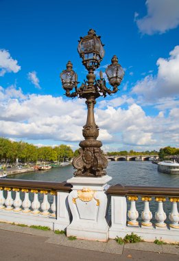 Paris'te Alexander III Köprüsü