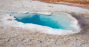 Yellowstone havuzda su