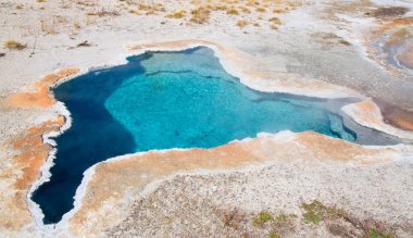 Yellowstone havuzda su