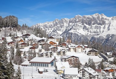 İsviçre Alpleri'nde soğuk kış