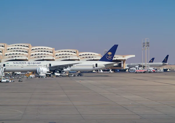Flugzeuge in Riad König Chalid — Stockfoto