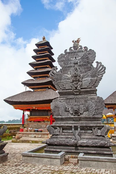 Vatten tempel på bratan lake — Stockfoto