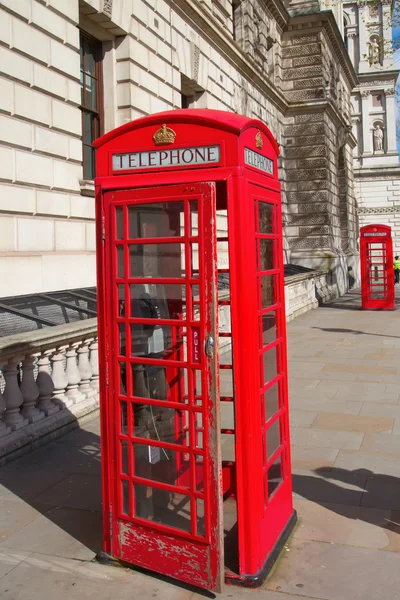 Röd telefonkiosk — Stockfoto