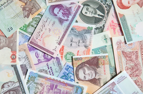 Çeşitli uluslararası banknotlar — Stok fotoğraf