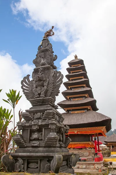 Templo de água no lago Bratan — Fotografia de Stock