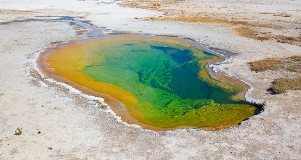 Renkli sıcak su havuzu
