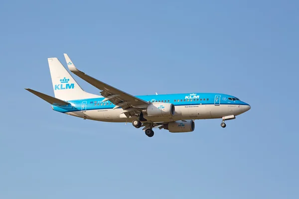 Atterraggio aereo in aeroporto — Foto Stock