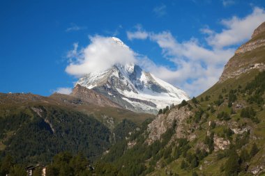 Ünlü dağ Matterhorn