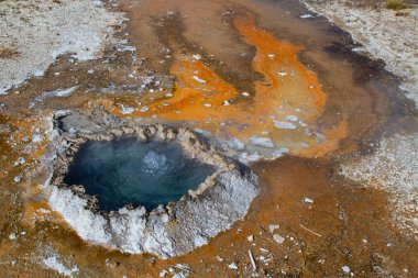 Sıcak havuzu Yellowstone Milli Parkı