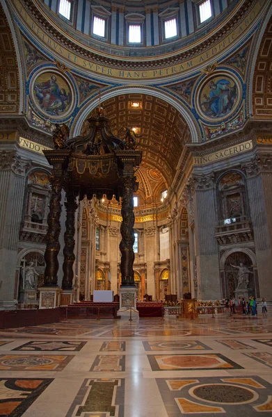 Koepel van de St. Pieter in Rome — Stockfoto