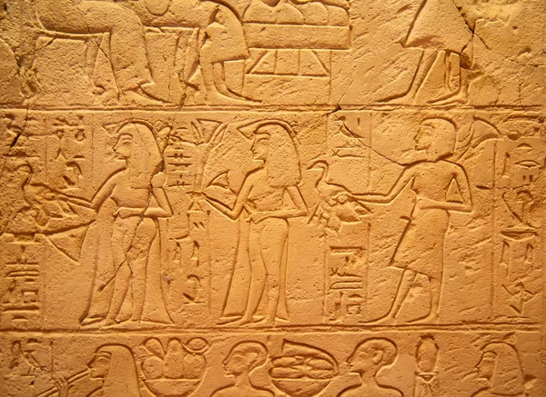 Jeroglíficos egipcios en la pared — Foto de Stock