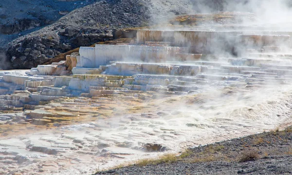 Mammoth hot springs — Stock Fotó