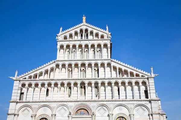 Середньовічні церкви в Пізі — стокове фото