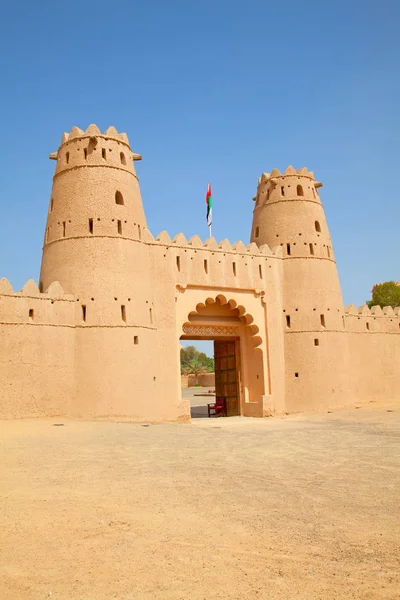 Célèbre fort de Jahili dans l'oasis d'Al Ain — Photo