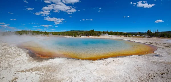 Gorący basen w Parku Narodowym Yellowstone — Zdjęcie stockowe