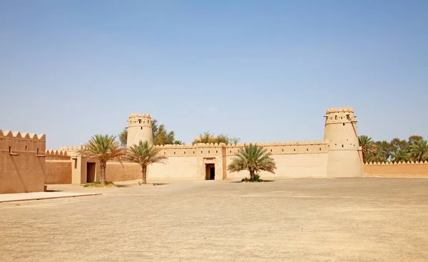 Slavný jahili fort v al ain oasis — Stock fotografie