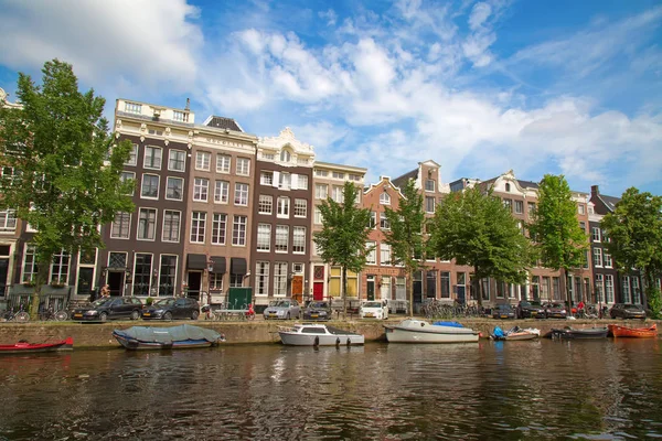 アムステルダム市内の運河 — ストック写真