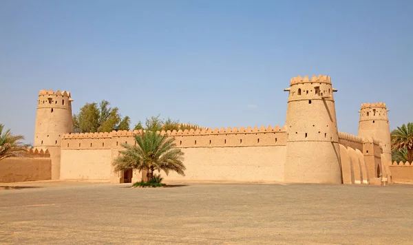 Famoso fuerte de Jahili en el oasis de Al Ain — Foto de Stock