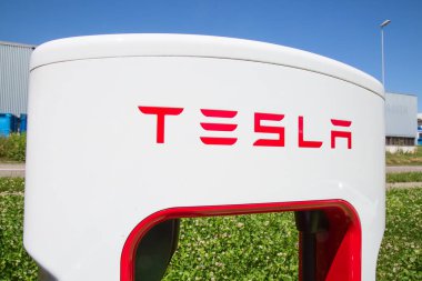 Tesla Supercharger istasyonu