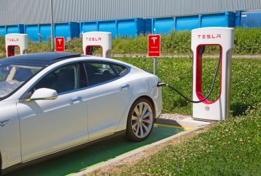 Tesla Supercharger istasyonu